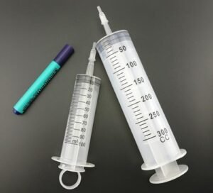 Sử dụng xi lanh y tế để hút mực thải, thông tắc đầu phun máy in Epson L805