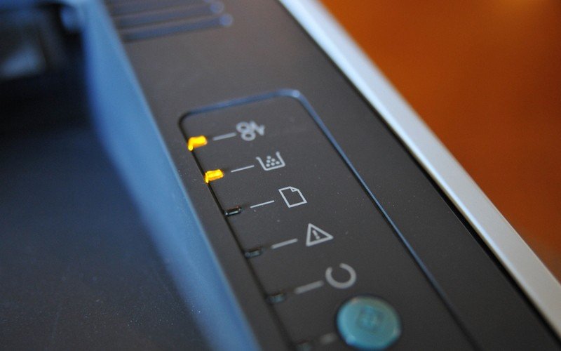 Đèn báo trạng thái trên máy in HP 2015 khi gặp lỗi đèn mực