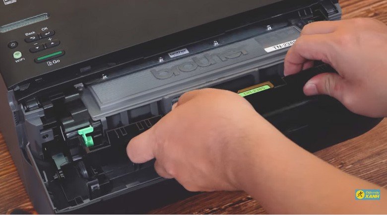 Kiểm tra và lắp hộp mực máy in Brother HL-L2366DW