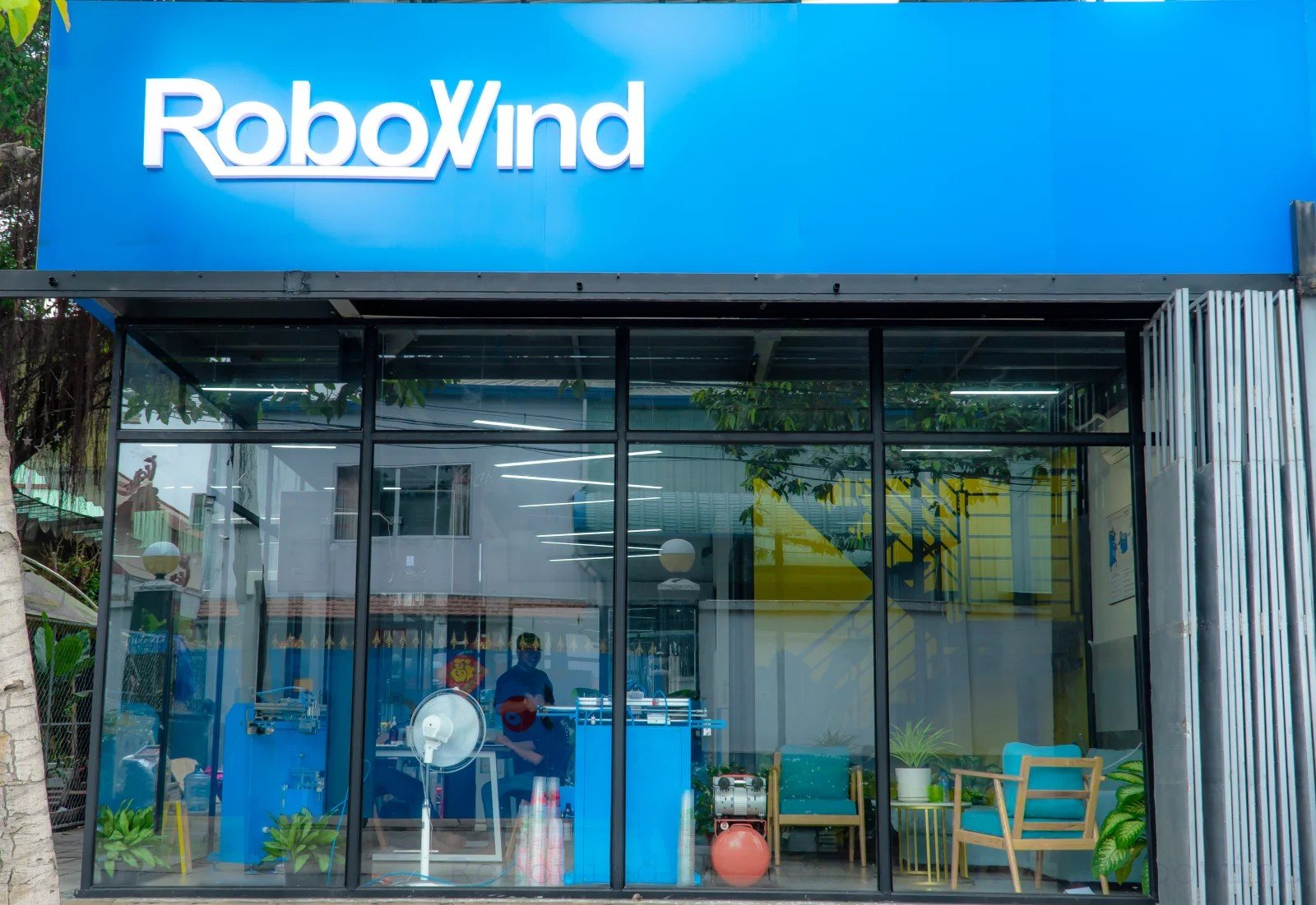 RoboWind - đơn vị cung cấp giải pháp máy in ly nhựa công nghiệp hiện đại