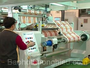 Máy in công nghiệp cỡ lớn sử dụng để in tem nhãn và mã vạch trực tiếp lên bao bì sản phẩm với số lượng lớn