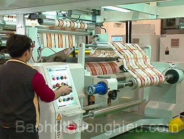 Máy in công nghiệp cỡ lớn sử dụng để in tem nhãn và mã vạch trực tiếp lên bao bì sản phẩm với số lượng lớn