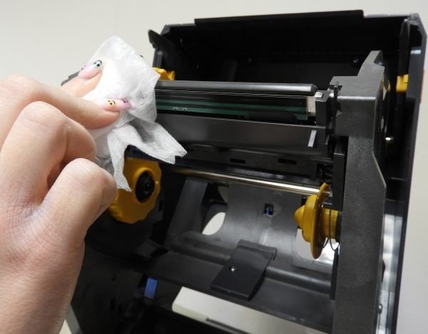 Hướng dẫn vệ sinh đầu in nhiệt bằng dụng cụ chuyên dụng để cải thiện chất lượng in