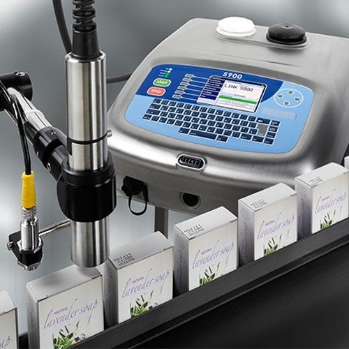 Màn hình màu WYSIWYG của máy in Linx 5900 hiển thị rõ ràng thông tin