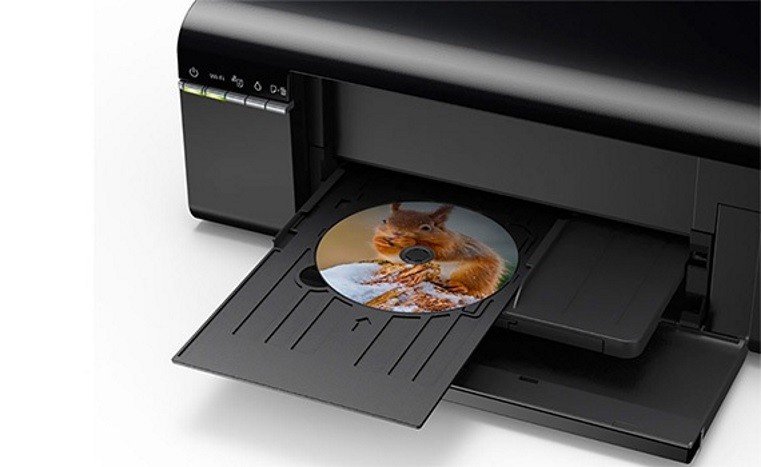 Cận cảnh khay nạp đĩa chuyên dụng của máy in ảnh khổ A4 Epson L805