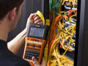 Máy in tem nhãn cầm tay nhỏ gọn tiện lợi