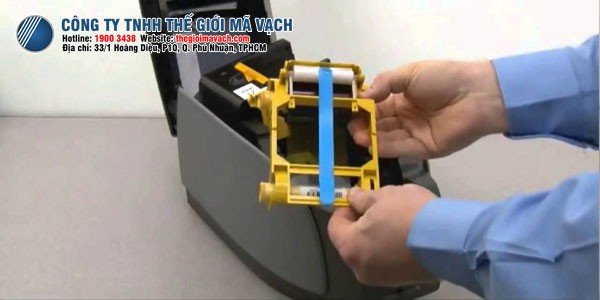 Hướng dẫn lắp mực ribbon vào máy in thẻ nhựa Zebra ZXP Series 3 dễ dàng