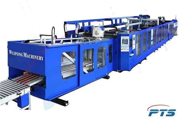 Cận cảnh máy in flexo dạng nằm ngang Weipong đang vận hành in ấn chất lượng cao