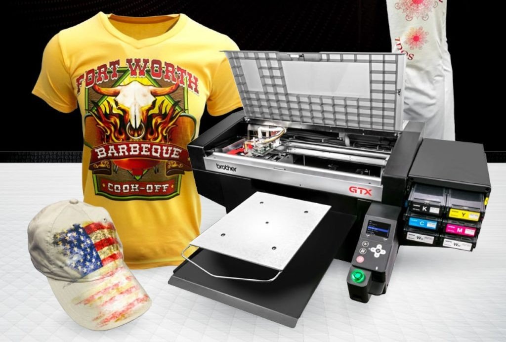 Kỹ thuật viên đang kiểm tra và vận hành máy in áo thun DTG công nghiệp