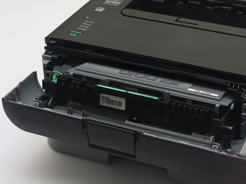 Bên trong máy in Brother HL L2321D nơi chứa cảm biến drum