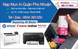 Kỹ thuật viên đang thực hiện nạp mực máy in quận Phú Nhuận chuyên nghiệp