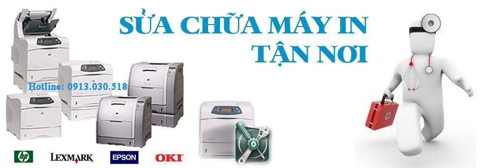 Sửa máy in tận nhà Đà Nẵng: Dịch vụ chuyên nghiệp Kỹ thuật viên Minh Toàn Computer kiểm tra drum máy in Canon tại nhà khách hàng ở Đà Nẵng, một trong những lỗi gây bản in mờ.