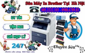 Kỹ thuật viên kiểm tra máy in Brother để sửa chữa và bảo hành tại Hà Nội