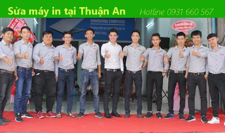 Kỹ thuật viên kiểm tra máy in laser tại Thuận An