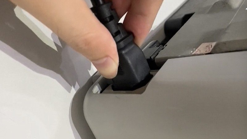 Kiểm tra cáp USB kết nối máy in và máy tính khi máy in nhận lệnh nhưng không in được