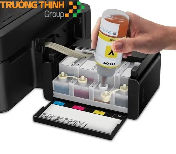 Chuyên viên nạp mực máy in quận 2 sử dụng mực in chất lượng cao