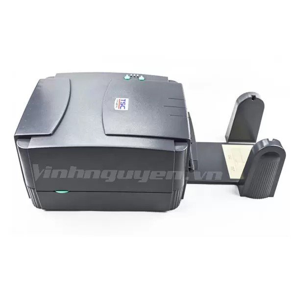 Máy in mã vạch TSC TTP-244 Plus đang in tem nhãn cho sản phẩm