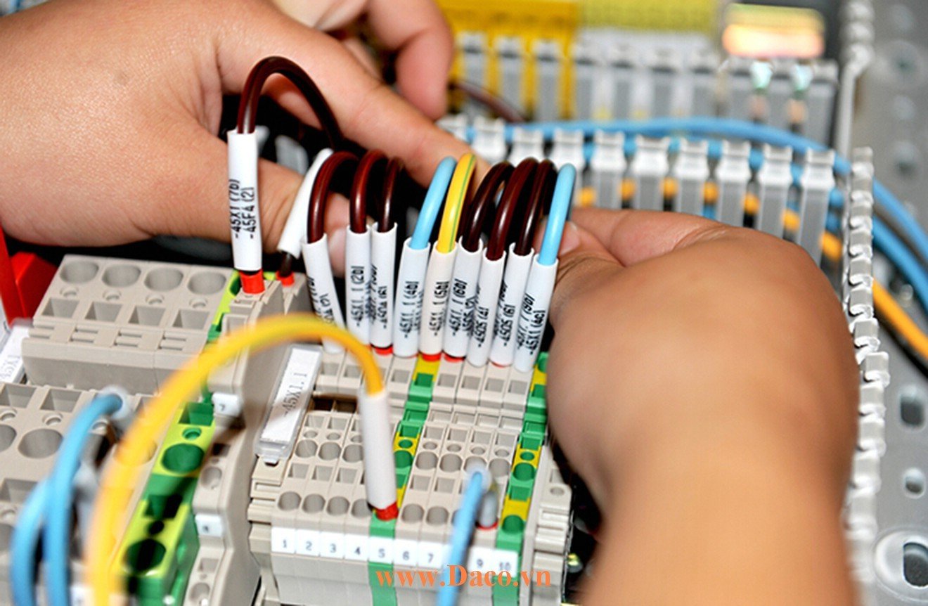Ứng dụng thực tế của máy in ống lồng đầu cốt trong việc đánh dấu dây điện