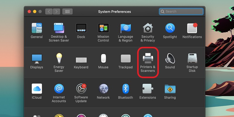Giao diện System Preferences trên Mac với mục Printers & Scanners được chọn để quản lý máy in HP