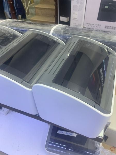 Máy in Canon 2900 cũ với thiết kế nhỏ gọn, màu trắng, phù hợp cho văn phòng