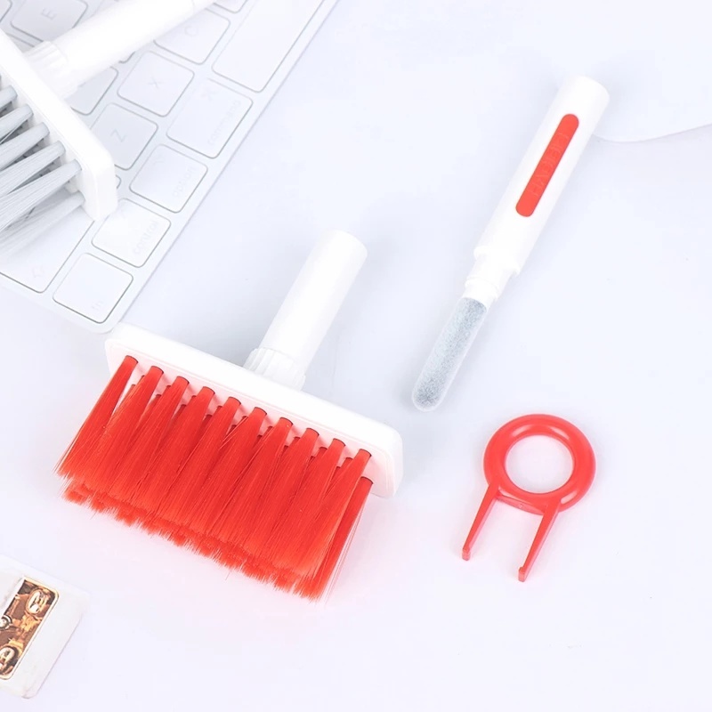 Bút vệ sinh chuyên dụng trong bộ dụng cụ làm sạch tai nghe và bàn phím