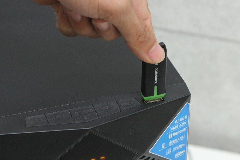 Cổng USB tiện lợi cho kết nối đa dạng trên loa máy tính