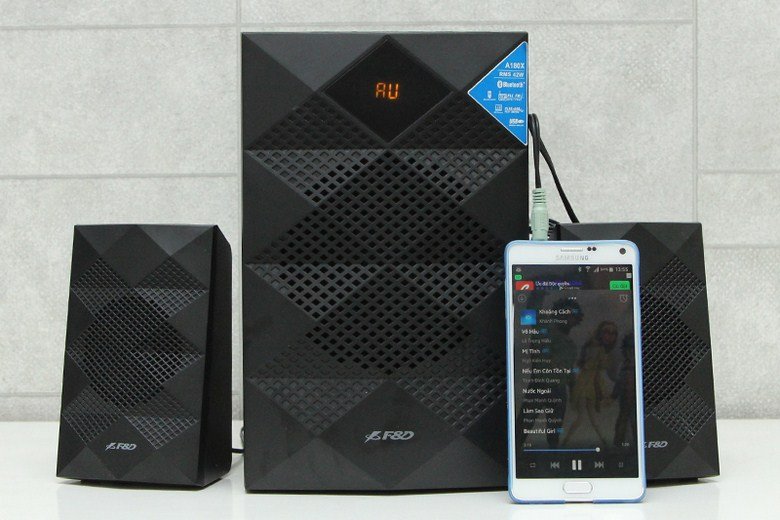 Hệ thống âm thanh 2.1 sống động trên loa máy tính