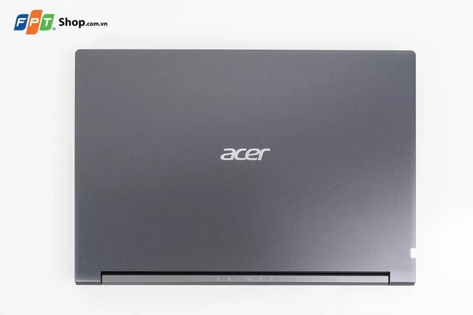 Laptop Acer Swift màu hồng phù hợp với đối tượng học sinh, sinh viên