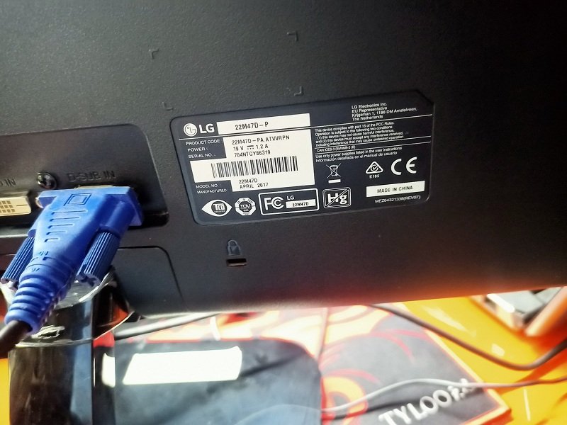 Các cổng kết nối của màn hình máy tính LG 22 inch