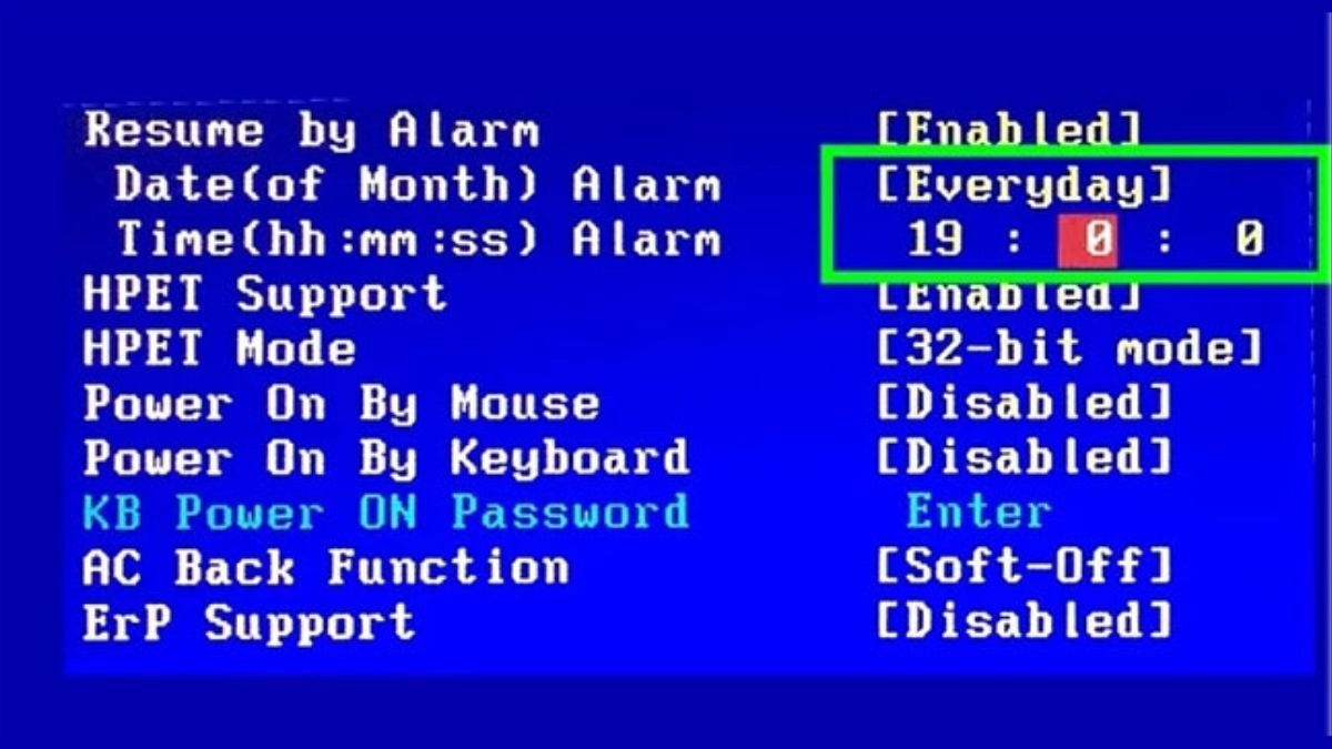 Cài đặt thời gian và ngày bạn muốn máy tính tự động khởi động. 