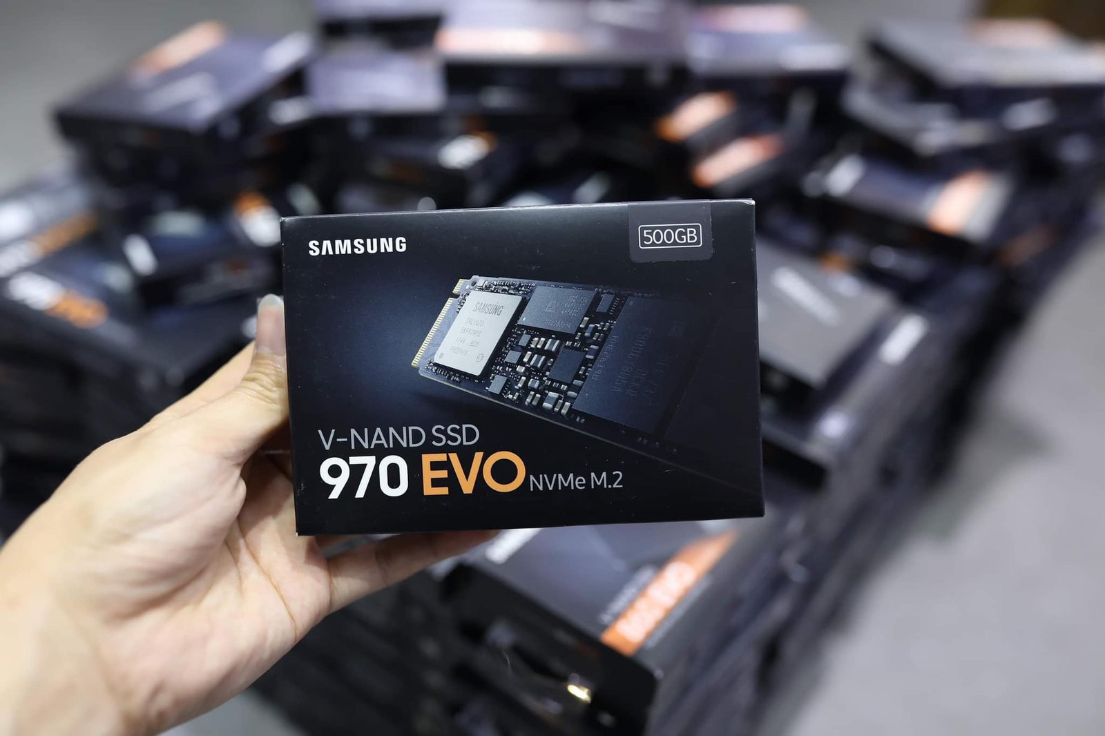 Nên Mua Máy Tính Cũ Hay Mới: Phân Tích Chuyên Sâu