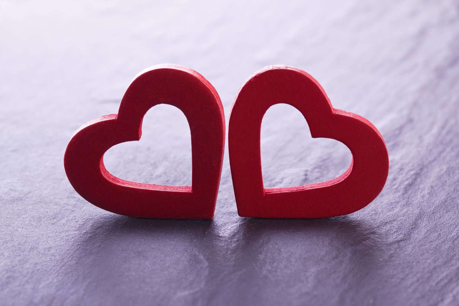 Hình nền trái tim đen trắng tối giản