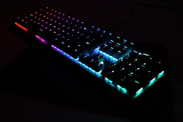 Ảnh bàn phím lung linh với hiệu ứng đèn LED gradient