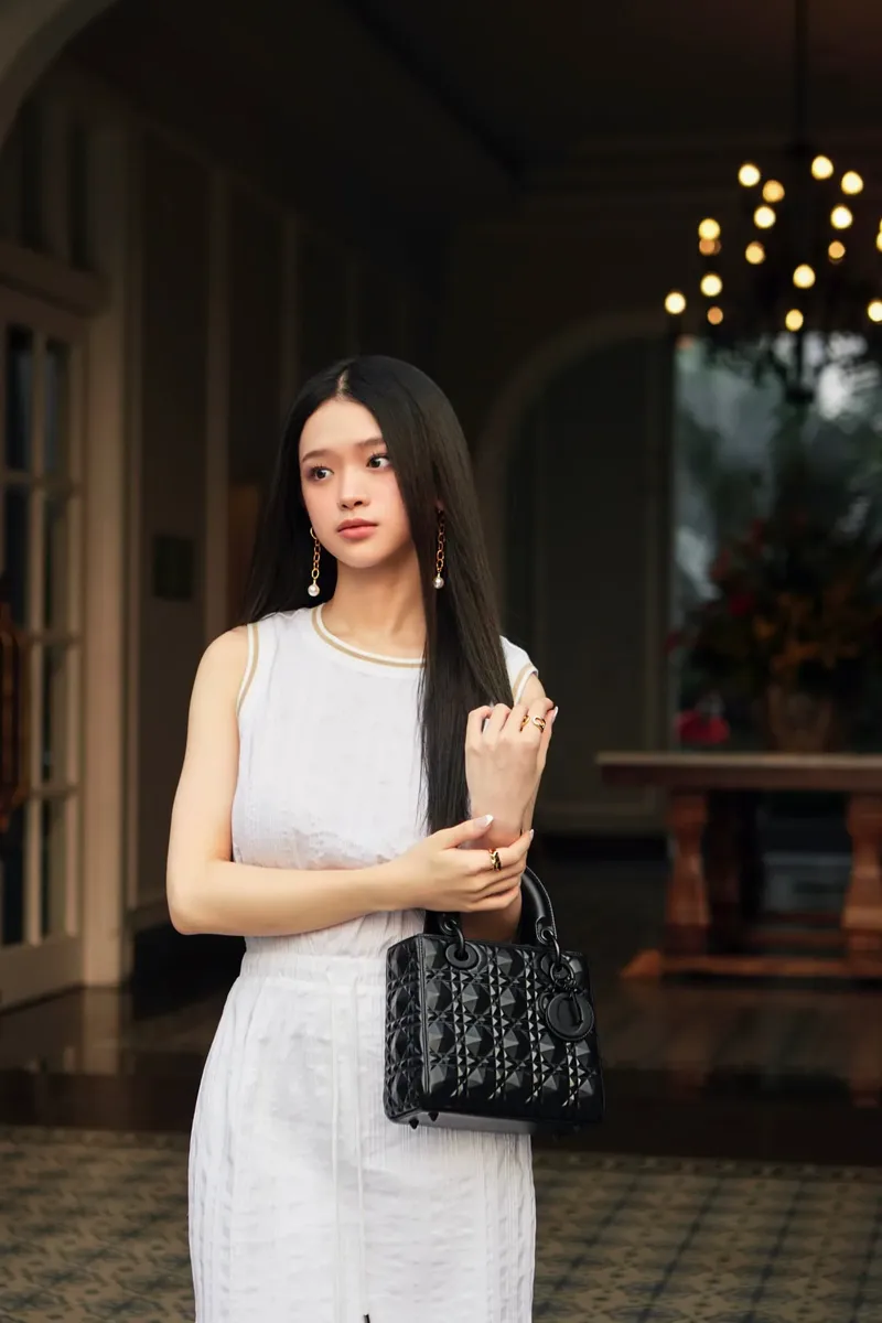 Ảnh nền máy tính gái xinh 4K với góc nhìn cận cảnh đầy cuốn hút
