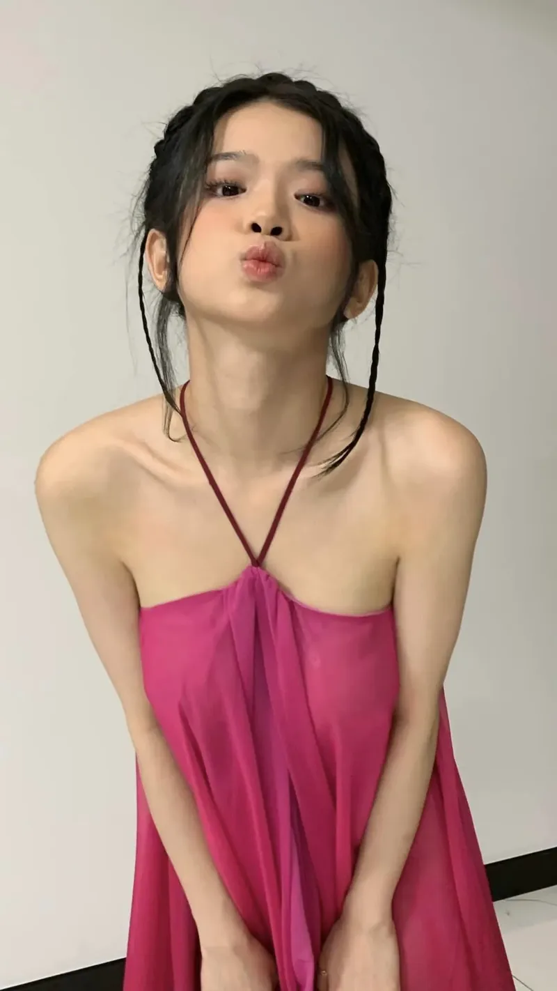 Gái xinh trong không gian mở, hình nền máy tính 4K hoàn hảo