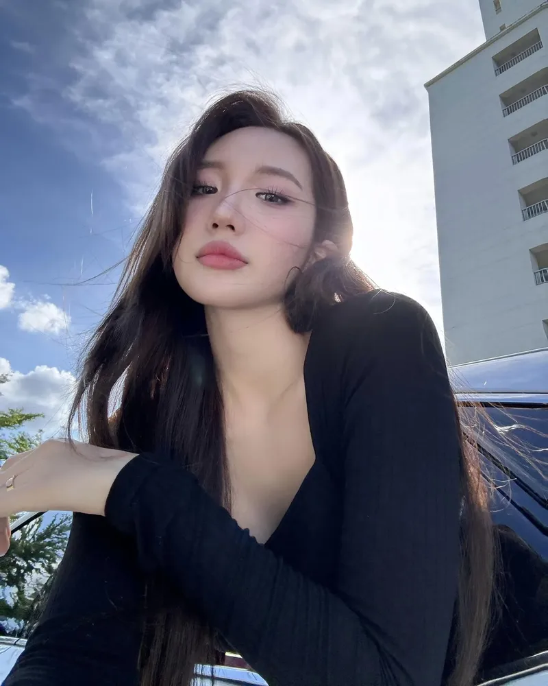 Gái xinh với ánh nhìn ngọt ngào trong ảnh nền máy tính 4K