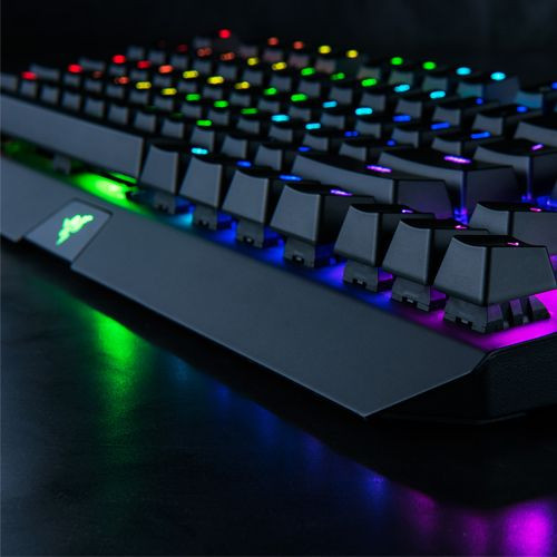 Bàn phím cơ với đèn LED RGB nổi bật