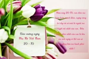 Thiệp 20-10 tặng mẹ ý nghĩa, gợi nhớ về tình cảm gia đình và không gian làm việc cá nhân.
