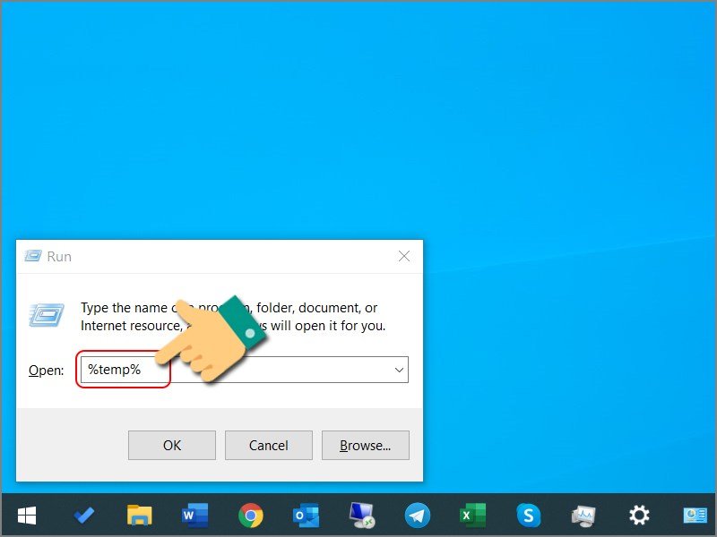Mở hộp thoại Run và gõ %temp% để dọn file rác