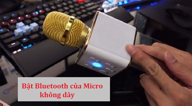 Bật nguồn và chế độ ghép nối trên micro không dây