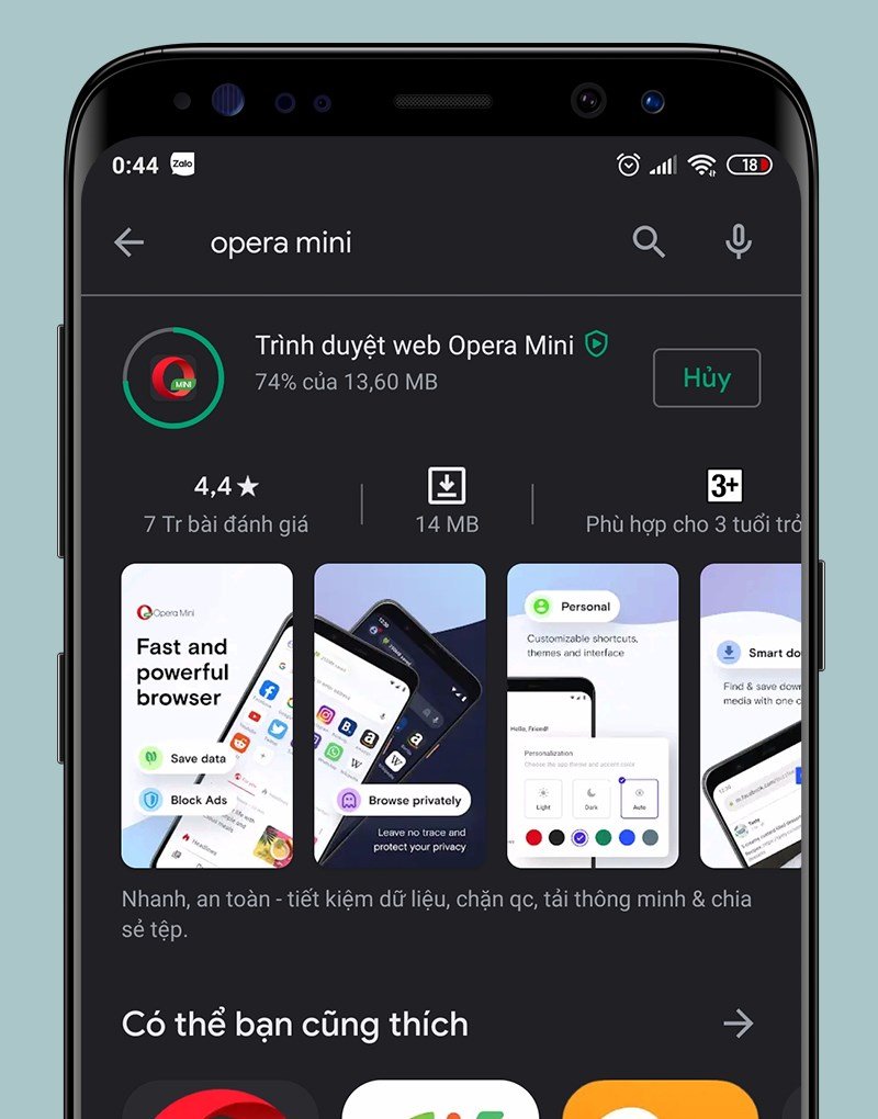 Quá trình cài đặt Opera Mini trên điện thoại đang diễn ra