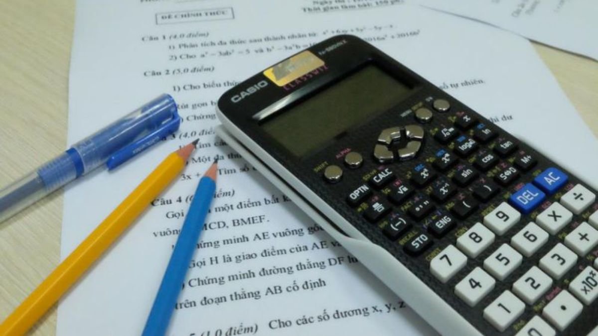 Máy tính Casio FX-580VN X hiển thị phép chia lấy số dư