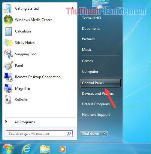Chọn mục Backup and Restore để truy cập các tùy chọn khôi phục hệ thống Windows 7