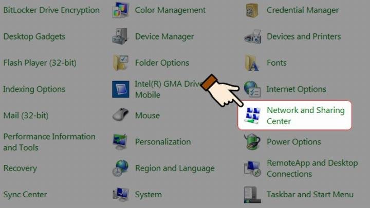 Chọn Network and Sharing Center trong Control Panel Windows 7