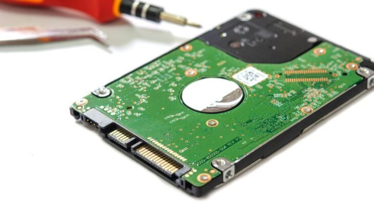 Các loại ổ cứng HDD và SSD, thành phần lưu trữ dữ liệu chính trong tài nguyên máy tính