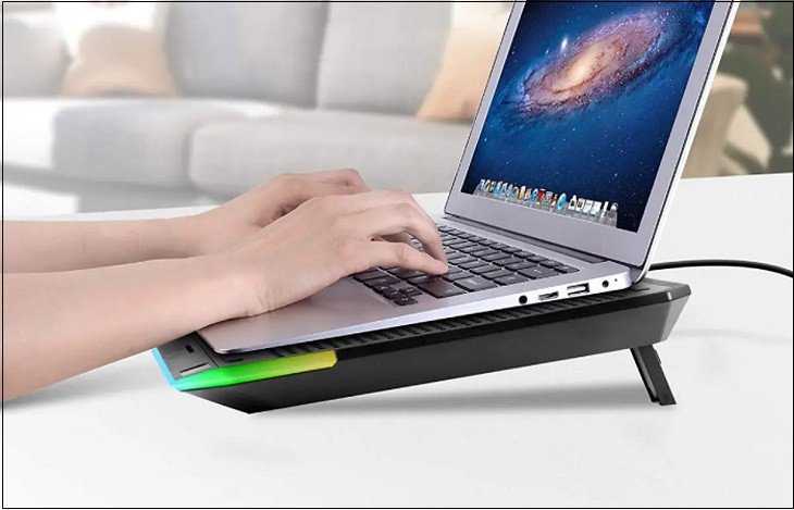 Giữ nhiệt độ mát mẻ khi sạc pin cho máy tính