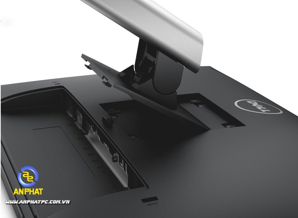Góc nhìn cận cảnh các cổng kết nối và nút điều khiển trên màn hình Dell UltraSharp