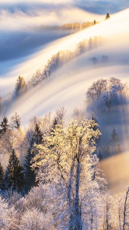 Hình ảnh 3D phong cảnh núi non trùng điệp cho máy tính