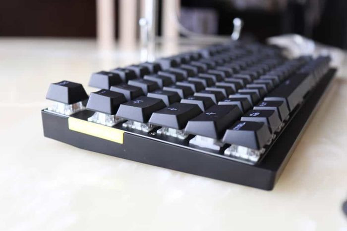 Hình ảnh bàn phím độc đáo và nổi bật với keycap màu vàng