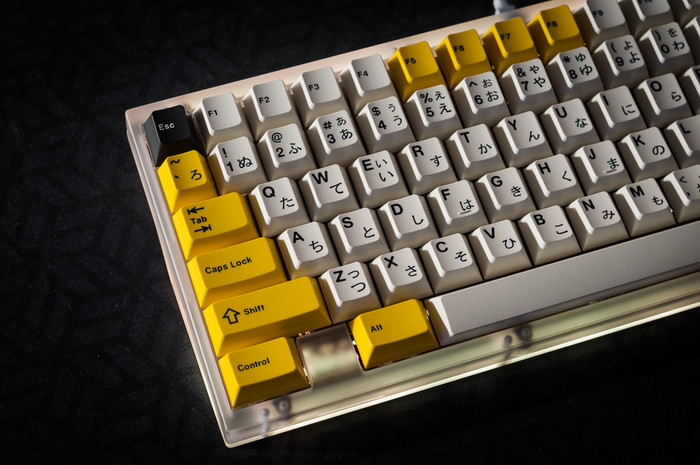 Hình ảnh bàn phím thiết kế độc đáo với keycap trắng đen